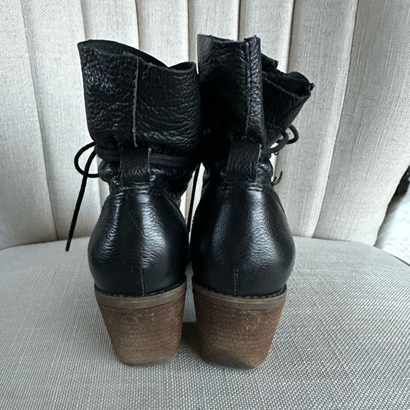 Steve Madden “Gretchun” Black Leather Heeled Boots - Size 8 - Picture 3 of 10